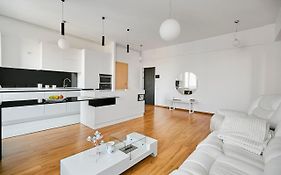 Elevate Apartment - Free Underground Parking & The Best View